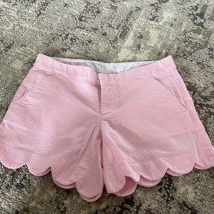 Lilly Pulitzer the Buttercup shorts. Size 0. Pink seersucker scallop bottom
